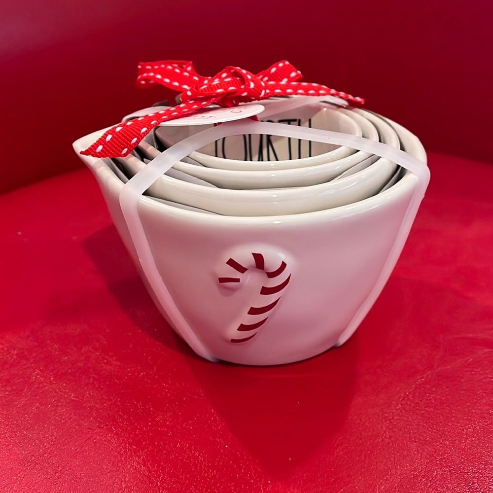 NWT Rae Dunn candy cane measuring cups